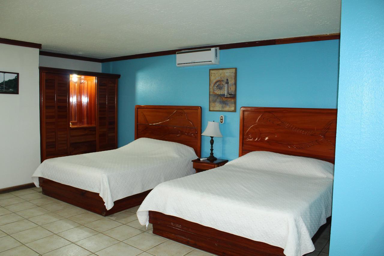 Fish Hook Marina Hotel Golfito Exterior photo
